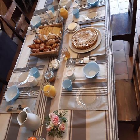 Bed and Breakfast Oh ! Fleurs Des Champs Шомон-сюр-Таронн Екстер'єр фото